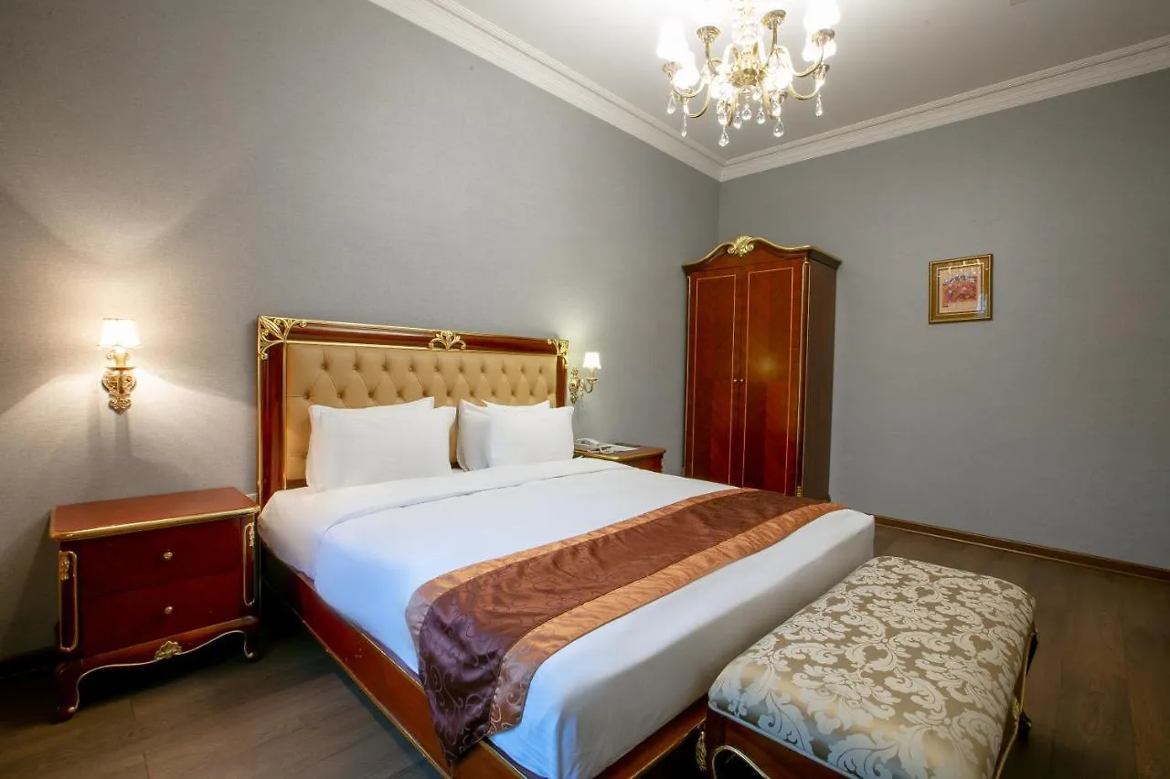 Shah Palace Luxury Museum Hotel Baku 4*,