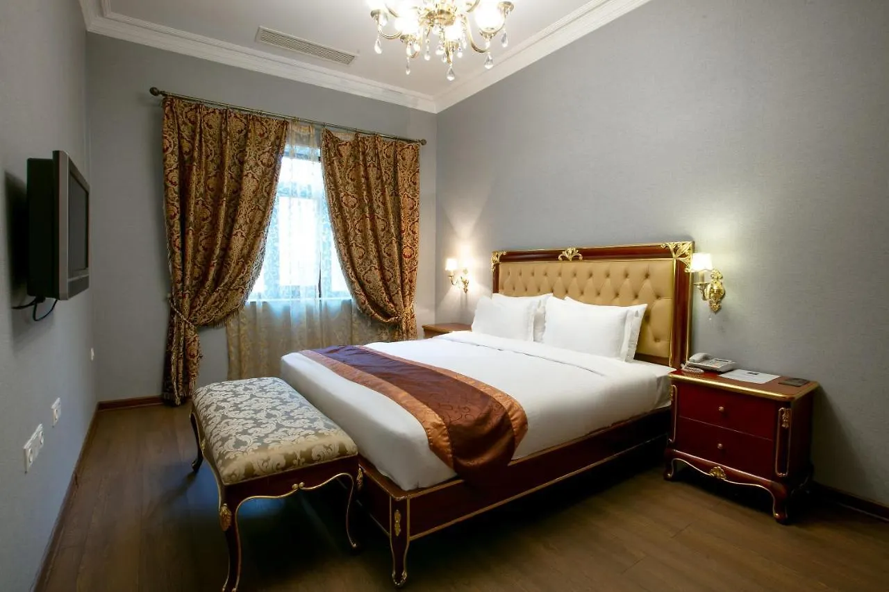 Shah Palace Luxury Museum Hotel Baku 4*,