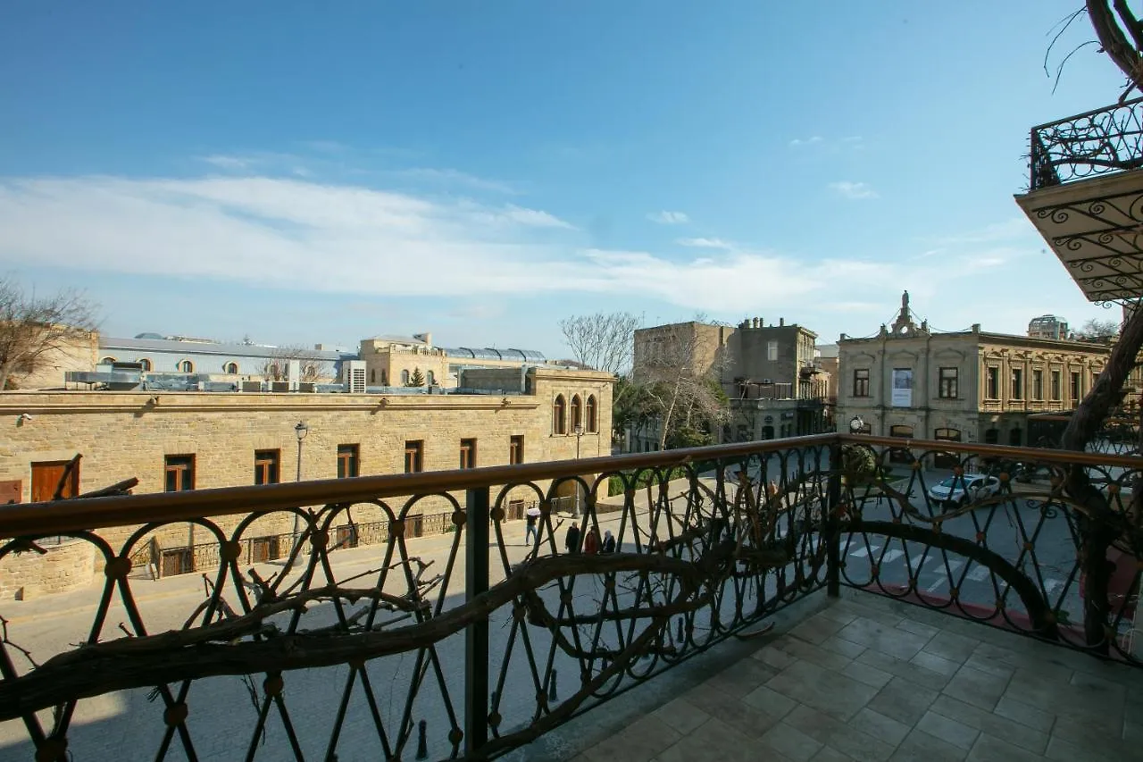 Shah Palace Luxury Museum Hotel Baku 4*,