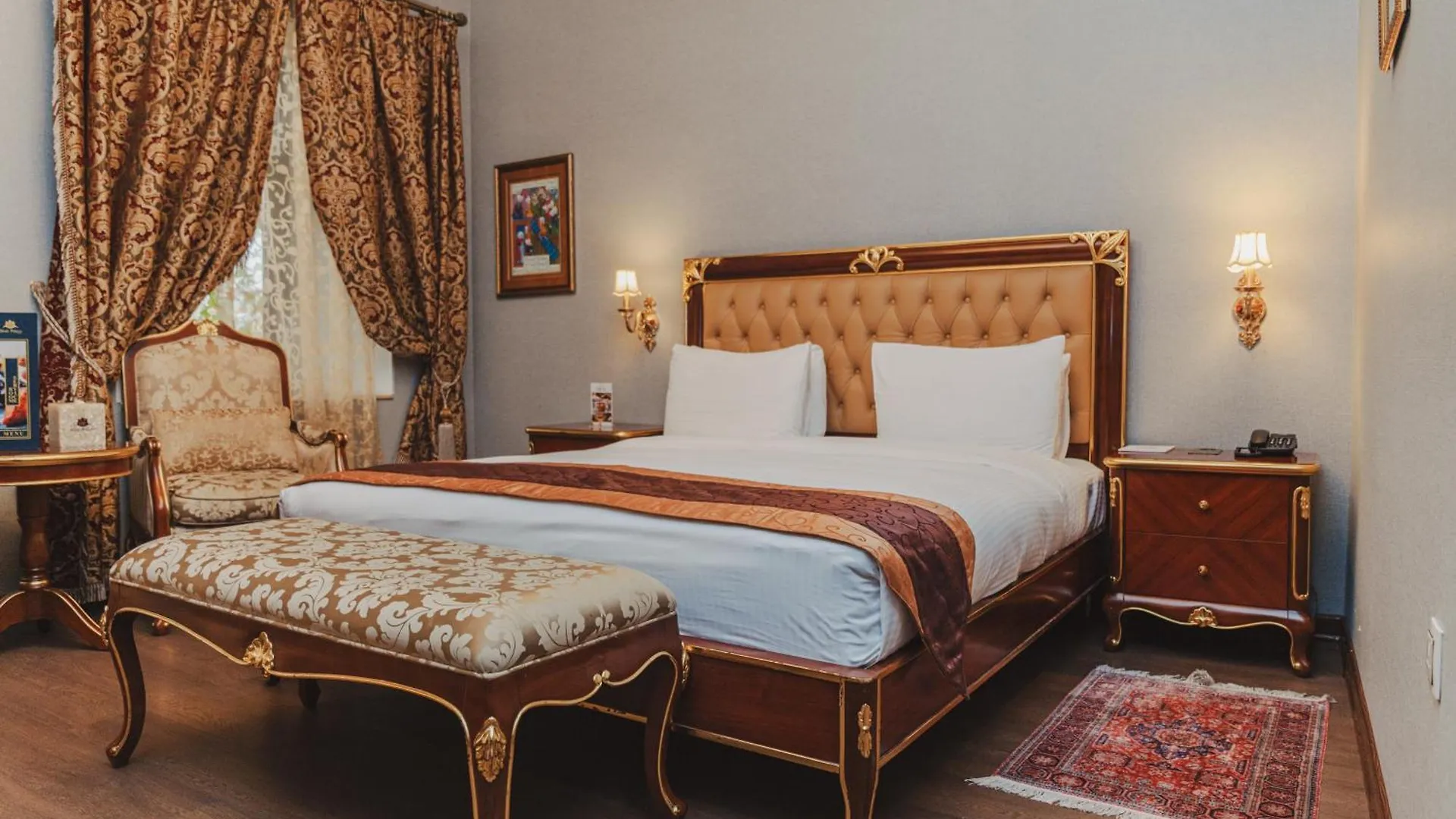 Shah Palace Luxury Museum Hotel Baku 4*,